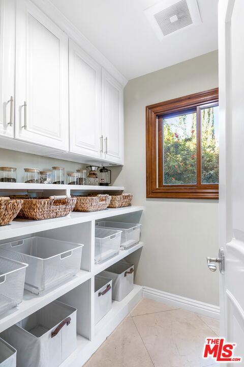 laundry area featuring light tile patterned floors