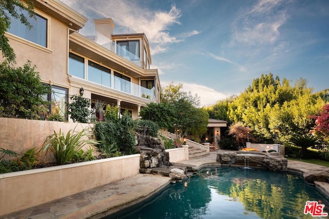 view of swimming pool featuring pool water feature