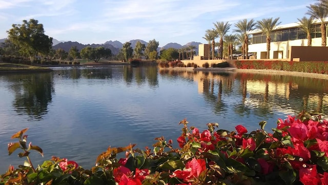 water view with a mountain view