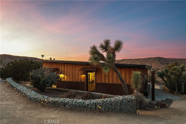 view of front of home with a mountain view