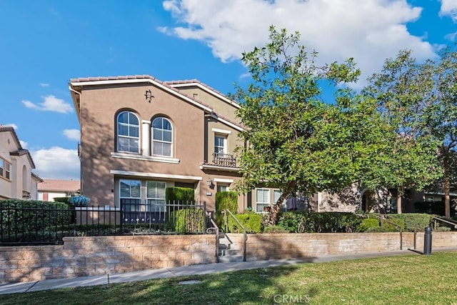 view of front of property with a front yard