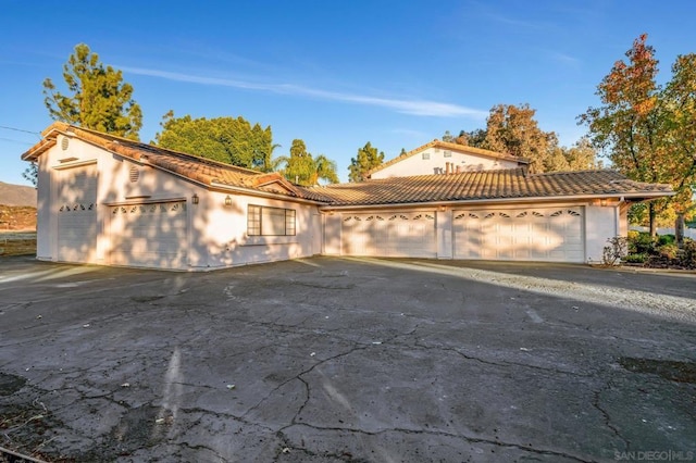 view of front facade with a garage