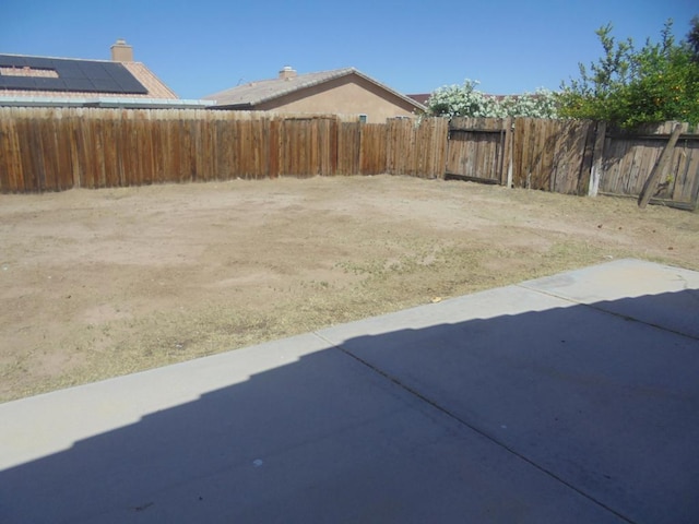 view of yard featuring a patio area