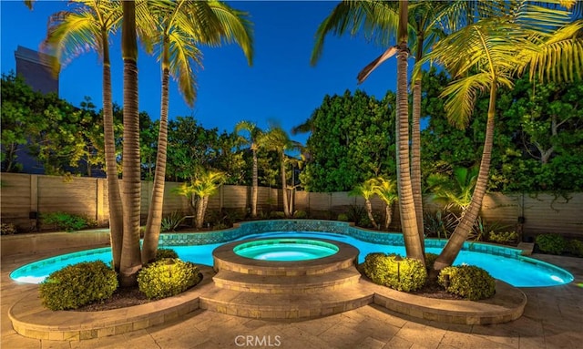 view of pool featuring an in ground hot tub