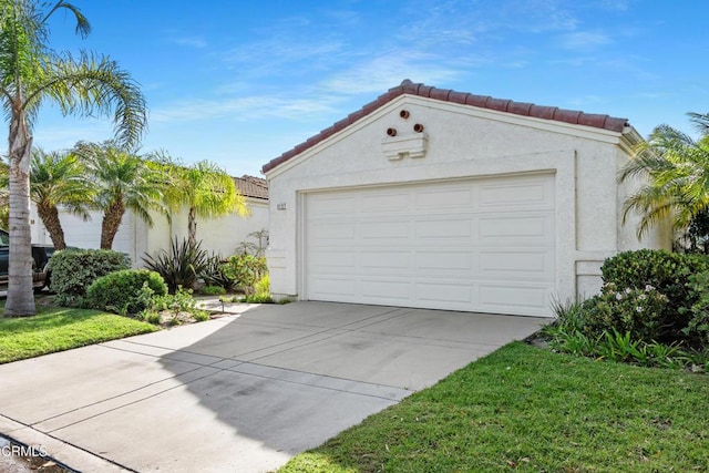 garage featuring a lawn