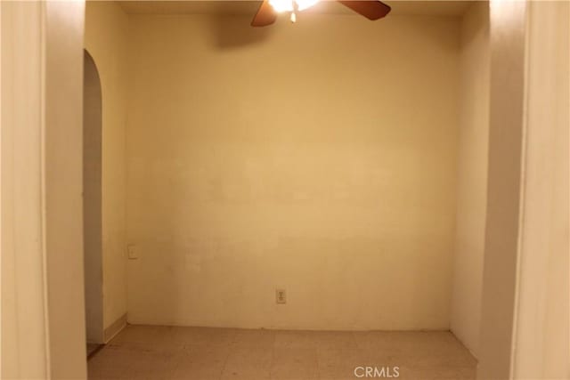 empty room with ceiling fan