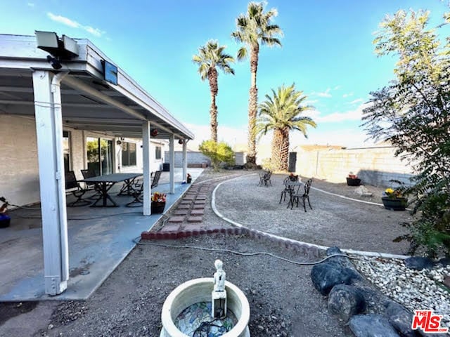 view of yard featuring a patio