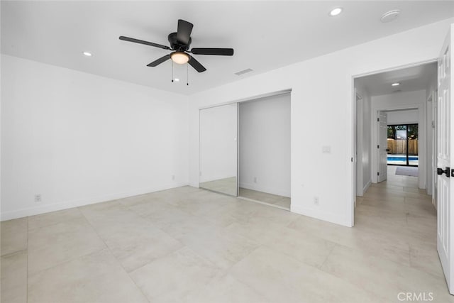 unfurnished bedroom featuring ceiling fan and a closet