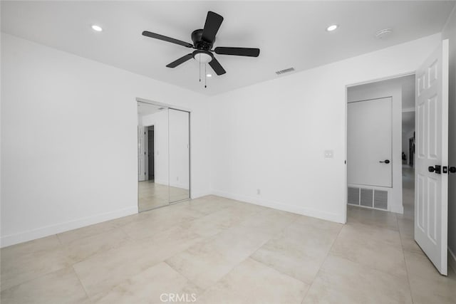 unfurnished bedroom with ceiling fan and a closet