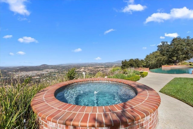 view of pool featuring an in ground hot tub