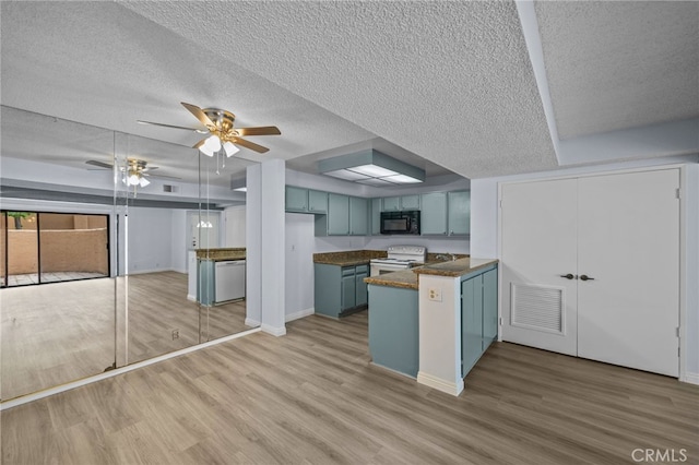 kitchen with white appliances, a textured ceiling, kitchen peninsula, ceiling fan, and blue cabinets