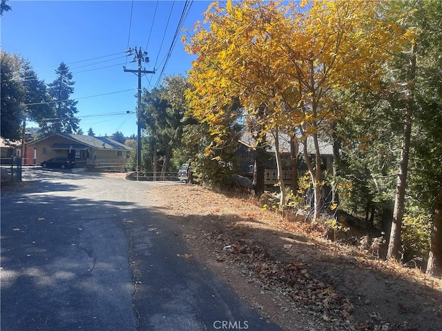 Listing photo 2 for 2 Chillon Dr, Crestline CA 92325