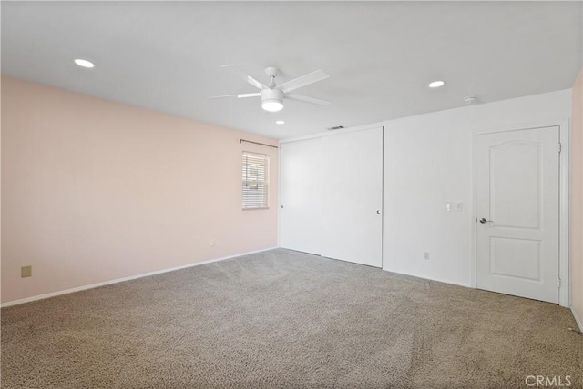 carpeted empty room featuring ceiling fan