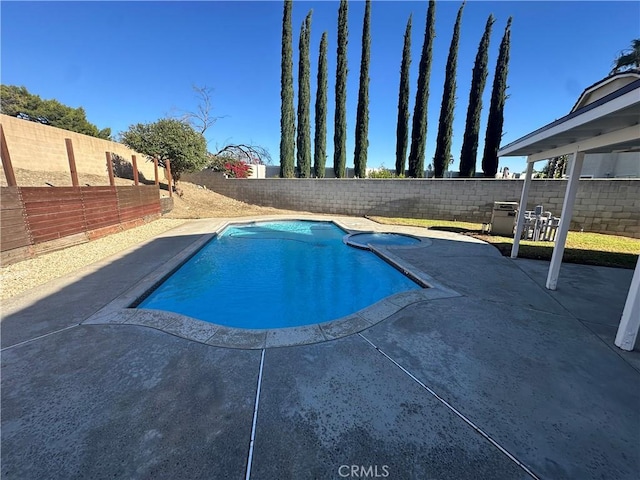 view of swimming pool featuring a patio