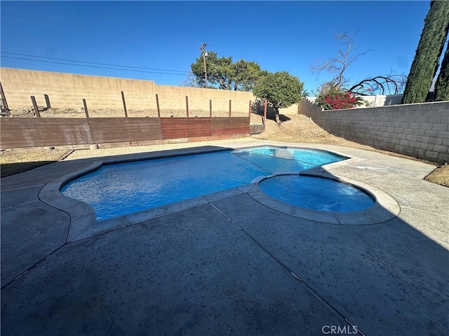 view of pool featuring an in ground hot tub