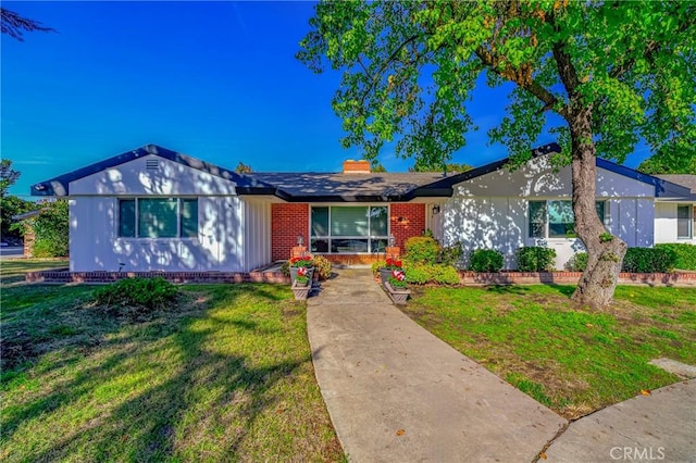 single story home with a front yard