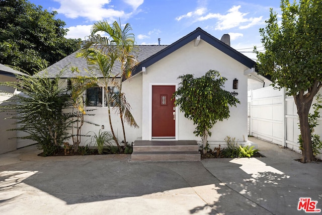 view of front facade with a patio