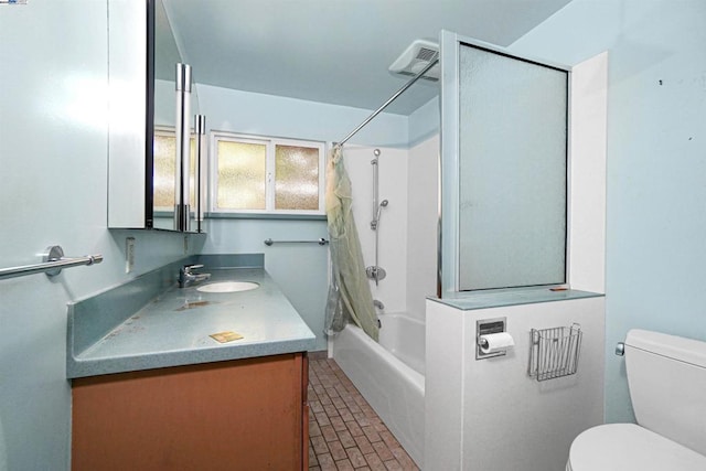 full bathroom featuring shower / bath combo with shower curtain, vanity, and toilet