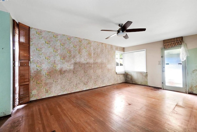 unfurnished room featuring ceiling fan and wood-type flooring