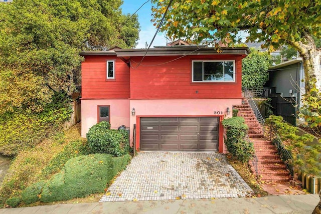 view of front property featuring a garage