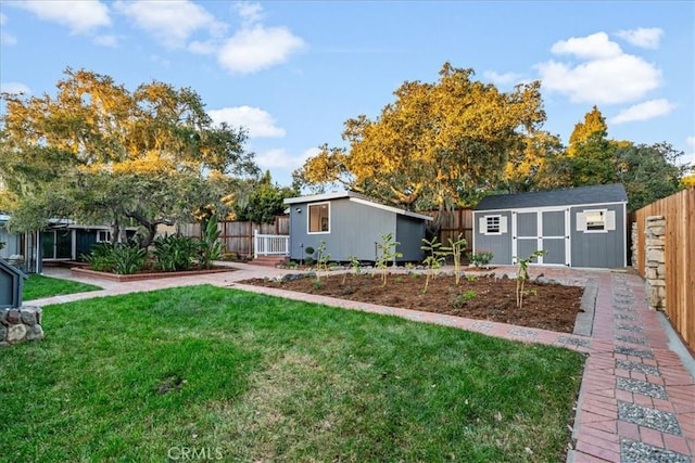 view of yard with a storage shed