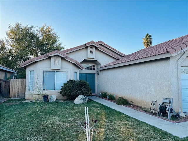 view of front of house featuring a front lawn and a garage