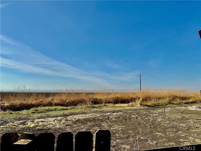 view of yard featuring a rural view