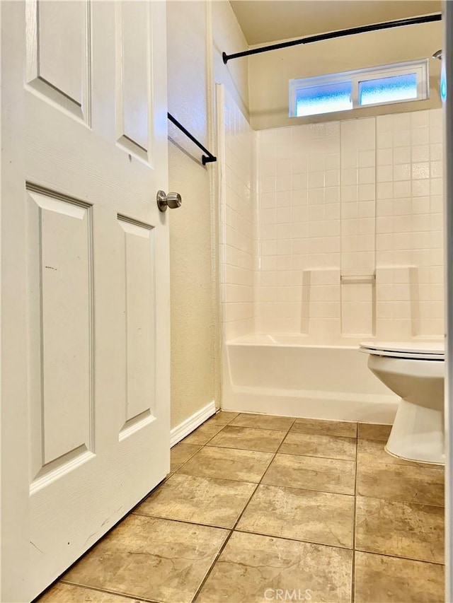 bathroom with tiled shower / bath