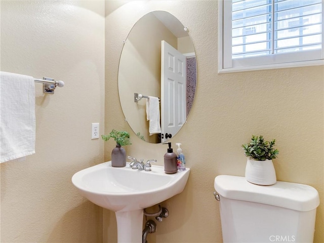 bathroom featuring toilet