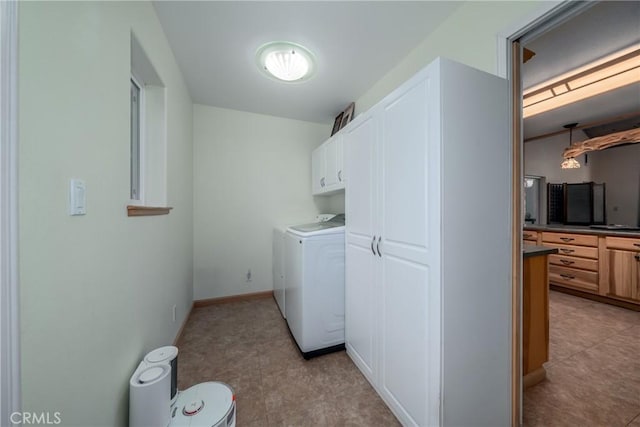 washroom featuring cabinets and washing machine and dryer