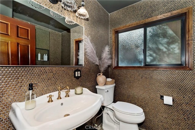 27538 W Shore Rd, Lake Arrowhead, CA 92352 - half bath featuring a sink, toilet, and tile walls