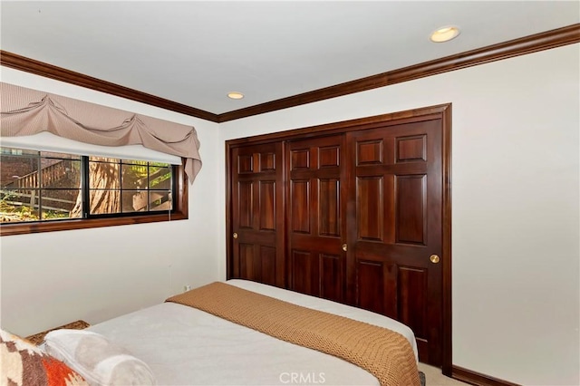 27538 W Shore Rd, Lake Arrowhead, CA 92352 - bedroom featuring ornamental molding, a closet, and recessed lighting