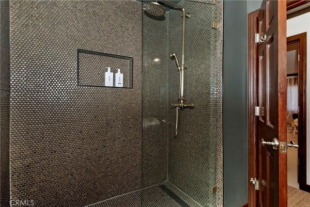 27538 W Shore Rd, Lake Arrowhead, CA 92352 - bathroom view of a tile shower