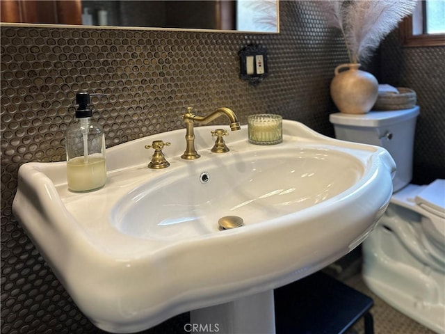 27538 W Shore Rd, Lake Arrowhead, CA 92352 - half bathroom with toilet