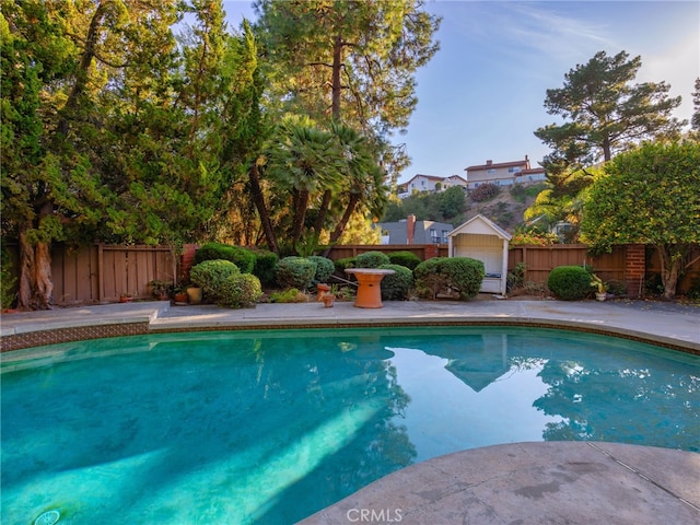 view of swimming pool