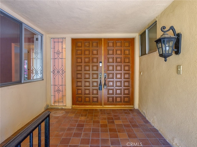 foyer entrance featuring a textured ceiling