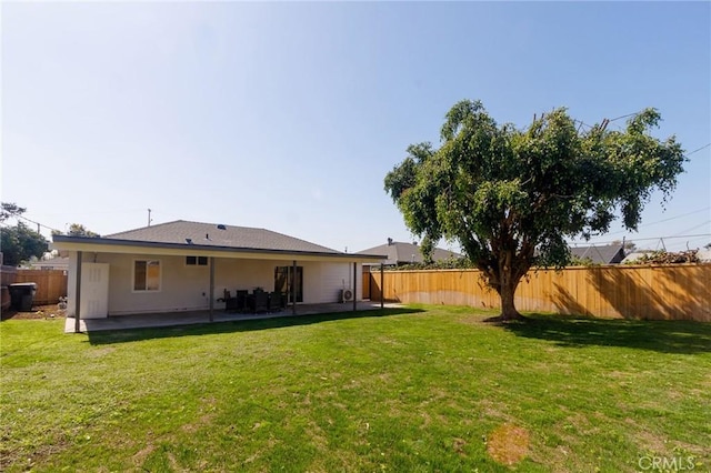 view of yard featuring a patio area