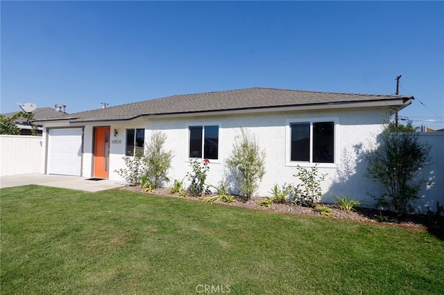 view of front of property featuring a front yard and a garage