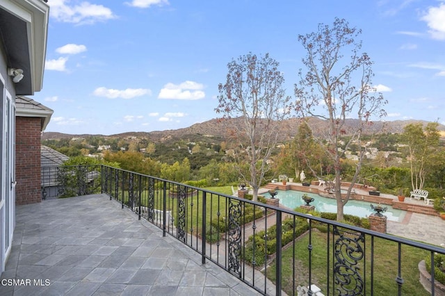 balcony featuring a mountain view