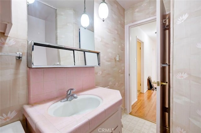 bathroom featuring backsplash and vanity