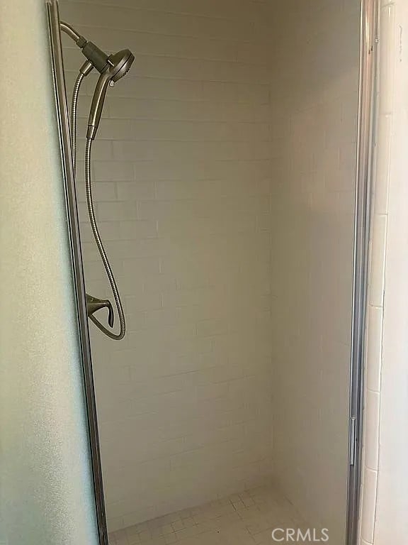 details with a shower with shower door