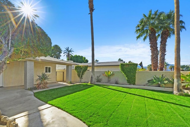 view of front of house with a front lawn