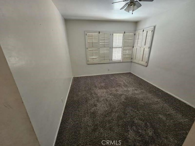 carpeted empty room featuring ceiling fan