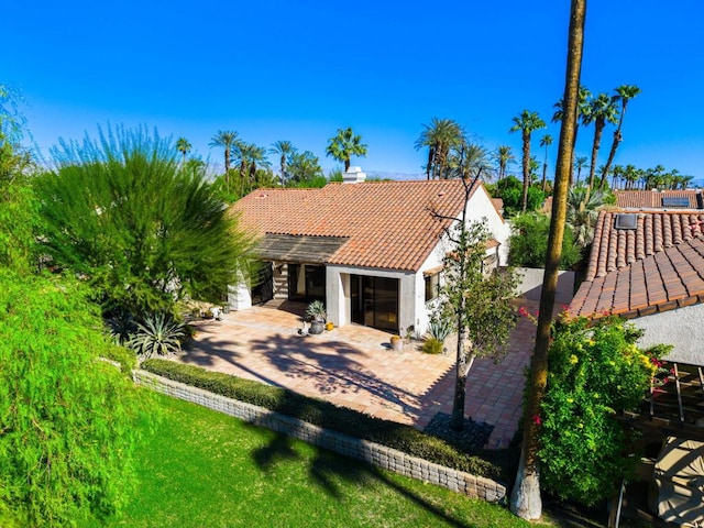 view of front of property featuring a patio area