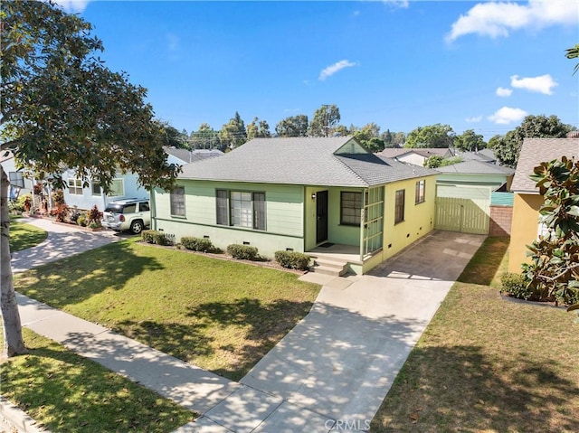 view of front of home featuring a front yard