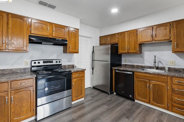 kitchen featuring sink, stainless steel appliances, and dark wood-type flooring