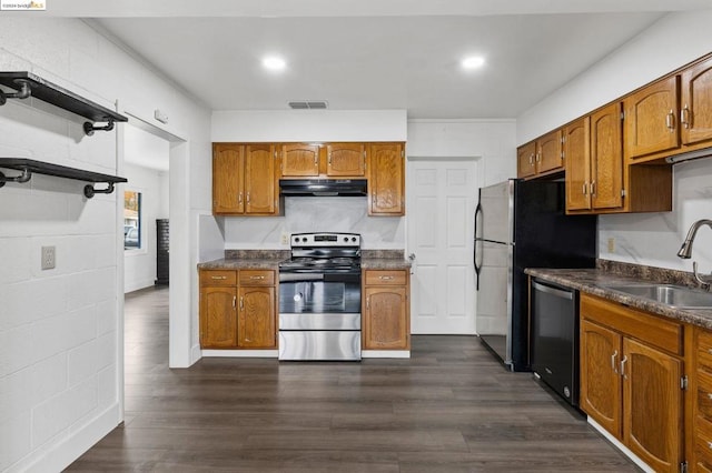 kitchen featuring stainless steel appliances, dark wood-type flooring, and sink