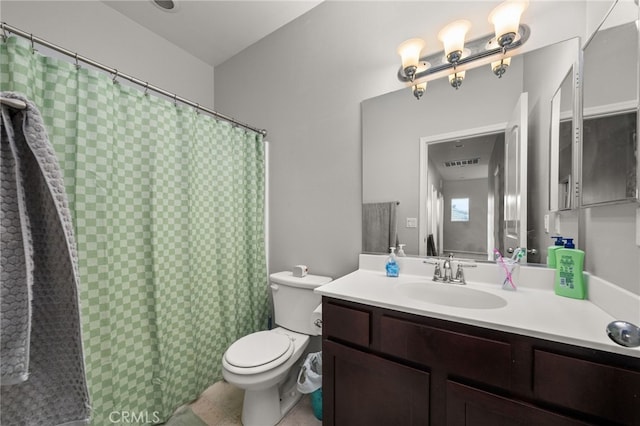 bathroom with a shower with shower curtain, vanity, and toilet