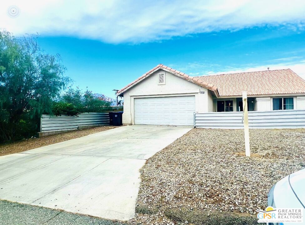 ranch-style home featuring a garage