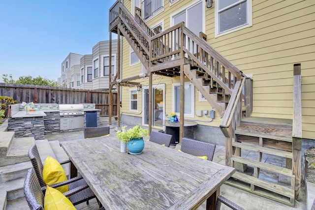 view of patio featuring an outdoor kitchen and area for grilling